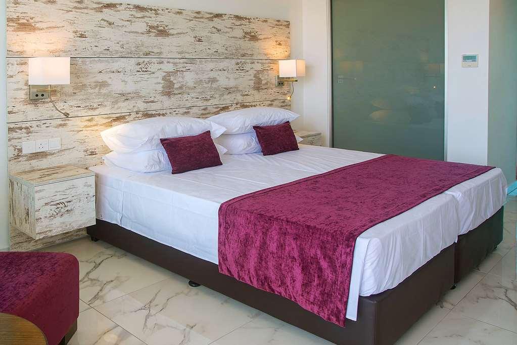 Ramada Hotel & Suites By Wyndham Ayia Napa Bilik gambar